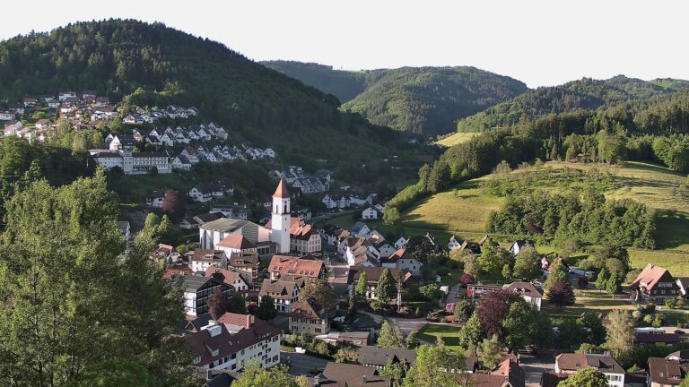 Dieses Bild zeigt eine Webcam-Aufnahme von Ottenhöfen, aufgenommen am Samstag, den 23.05.2026 um 07:10 Uhr