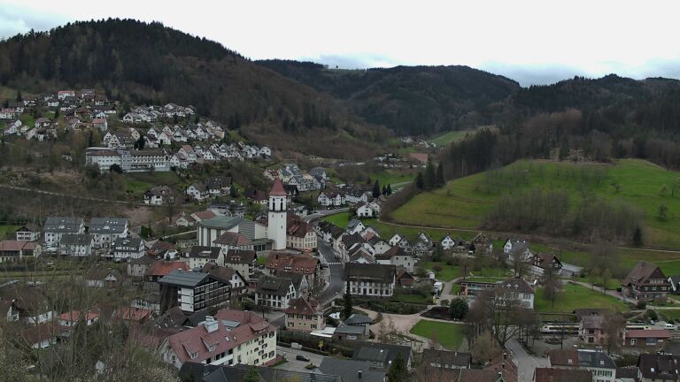 Dieses Bild zeigt eine Webcam-Aufnahme von Ottenhöfen, aufgenommen am Samstag, den 04.04.2026 um 16:50 Uhr