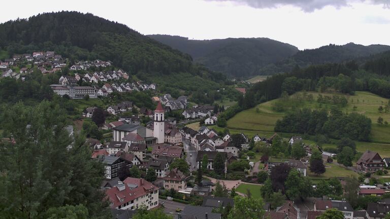 Dieses Bild zeigt eine Webcam-Aufnahme von Ottenhöfen, aufgenommen am Sonntag, den 31.05.2026 um 15:00 Uhr