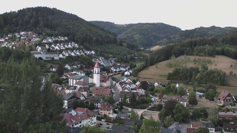 Dieses Bild zeigt eine Webcam-Aufnahme von Ottenhöfen, aufgenommen am Freitag, den 14.08.2026 um 06:00 Uhr