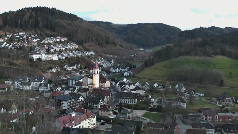 Dieses Bild zeigt eine Webcam-Aufnahme von Ottenhöfen, aufgenommen am Sonntag, den 01.03.2026 um 18:20 Uhr