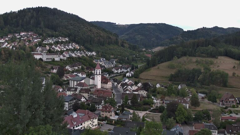 Dieses Bild zeigt eine Webcam-Aufnahme von Ottenhöfen, aufgenommen am Mittwoch, den 26.08.2026 um 19:30 Uhr