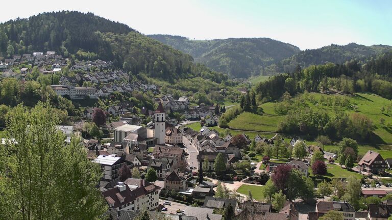 Dieses Bild zeigt eine Webcam-Aufnahme von Ottenhöfen, aufgenommen am Montag, den 27.04.2026 um 11:20 Uhr