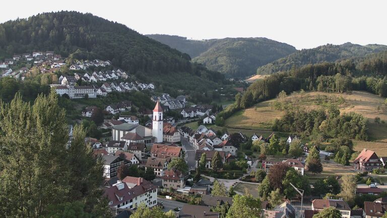 Dieses Bild zeigt eine Webcam-Aufnahme von Ottenhöfen, aufgenommen am Dienstag, den 04.08.2026 um 07:20 Uhr