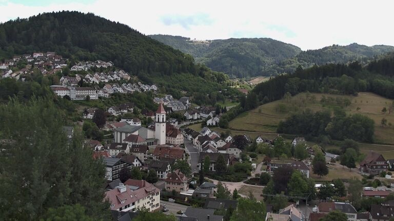 Dieses Bild zeigt eine Webcam-Aufnahme von Ottenhöfen, aufgenommen am Montag, den 27.07.2026 um 15:20 Uhr