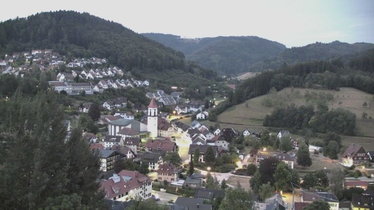 Dieses Bild zeigt eine Webcam-Aufnahme von Ottenhöfen, aufgenommen am Montag, den 03.08.2026 um 05:30 Uhr