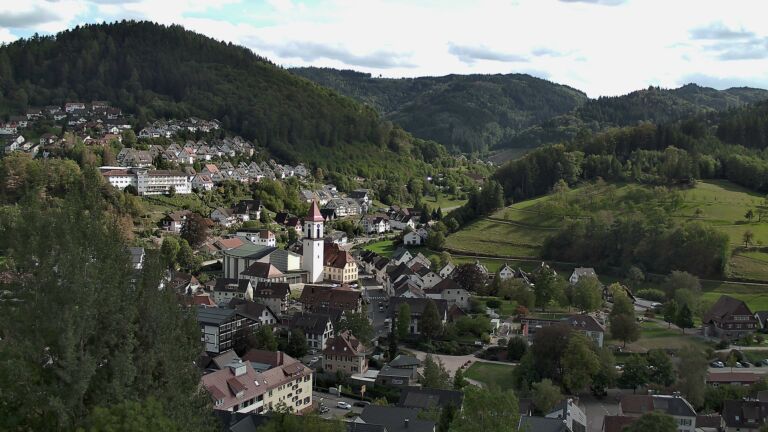 Dieses Bild zeigt eine Webcam-Aufnahme von Ottenhöfen, aufgenommen am Donnerstag, den 17.09.2026 um 16:00 Uhr