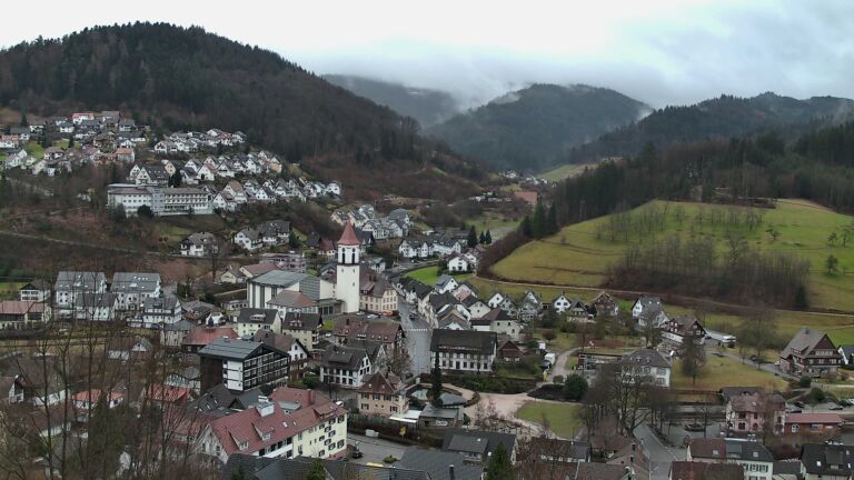 Dieses Bild zeigt eine Webcam-Aufnahme von Ottenhöfen, aufgenommen am Montag, den 26.01.2026 um 16:00 Uhr