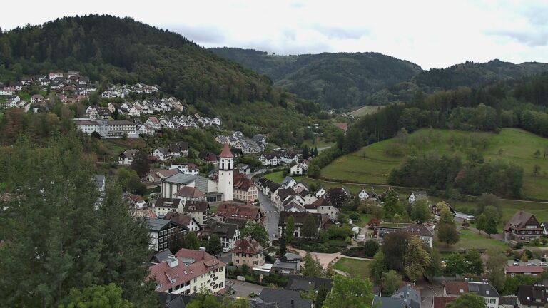 Dieses Bild zeigt eine Webcam-Aufnahme von Ottenhöfen, aufgenommen am Freitag, den 09.10.2026 um 16:30 Uhr