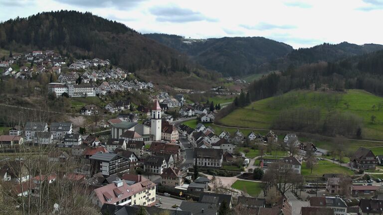 Dieses Bild zeigt eine Webcam-Aufnahme von Ottenhöfen, aufgenommen am Freitag, den 03.04.2026 um 16:20 Uhr