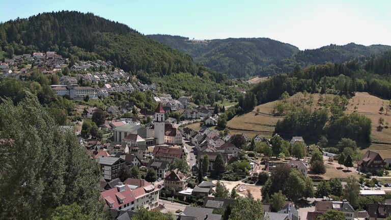 Dieses Bild zeigt eine Webcam-Aufnahme von Ottenhöfen, aufgenommen am Donnerstag, den 13.08.2026 um 14:20 Uhr