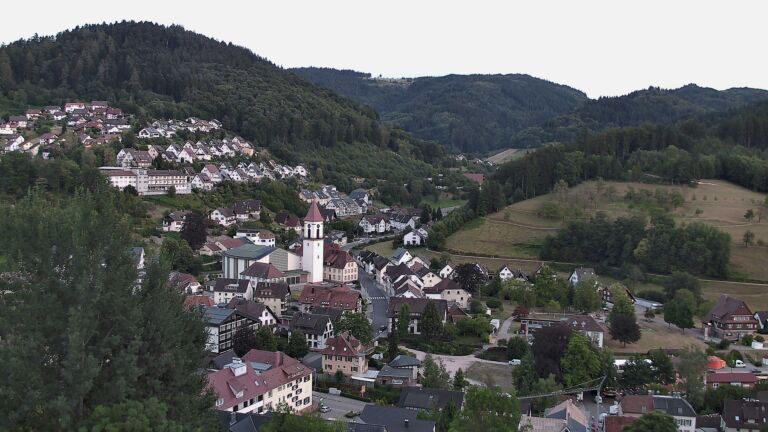 Dieses Bild zeigt eine Webcam-Aufnahme von Ottenhöfen, aufgenommen am Freitag, den 24.07.2026 um 21:00 Uhr
