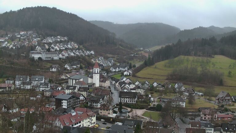 Dieses Bild zeigt eine Webcam-Aufnahme von Ottenhöfen, aufgenommen am Dienstag, den 10.02.2026 um 13:20 Uhr