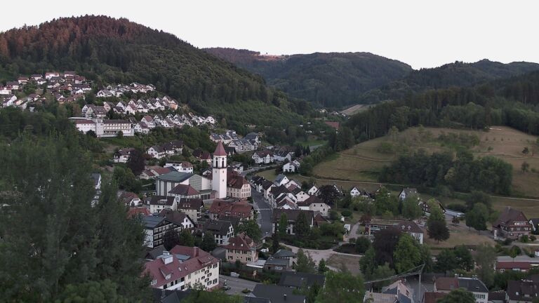 Dieses Bild zeigt eine Webcam-Aufnahme von Ottenhöfen, aufgenommen am Dienstag, den 28.07.2026 um 21:00 Uhr