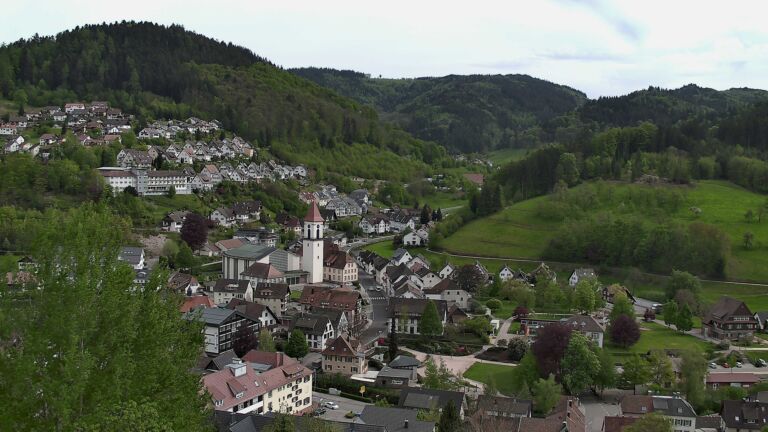 Dieses Bild zeigt eine Webcam-Aufnahme von Ottenhöfen, aufgenommen am Dienstag, den 28.04.2026 um 16:10 Uhr