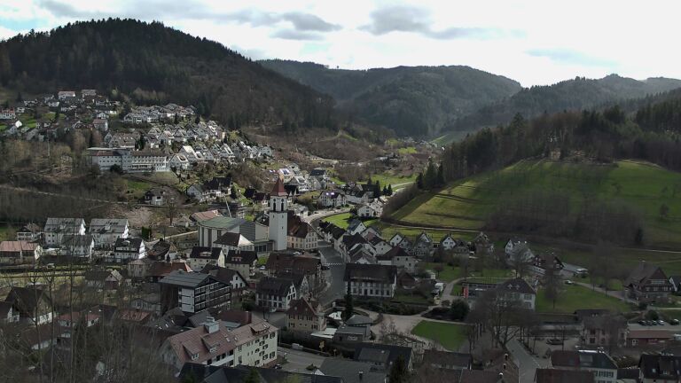 Dieses Bild zeigt eine Webcam-Aufnahme von Ottenhöfen, aufgenommen am Donnerstag, den 12.03.2026 um 13:50 Uhr