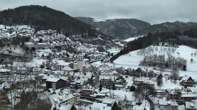 Dieses Bild zeigt eine Webcam-Aufnahme von Ottenhöfen, aufgenommen am Donnerstag, den 08.01.2026 um 08:10 Uhr