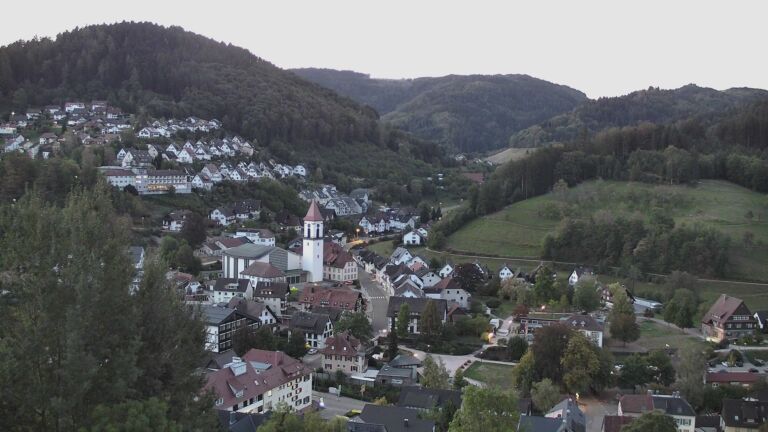 Dieses Bild zeigt eine Webcam-Aufnahme von Ottenhöfen, aufgenommen am Sonntag, den 27.09.2026 um 07:00 Uhr