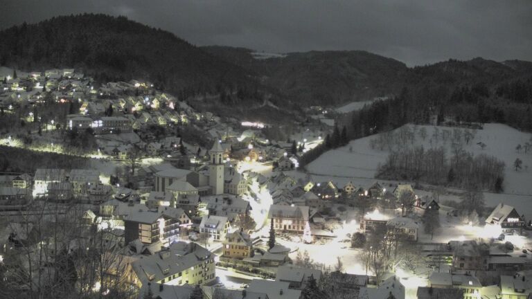 Dieses Bild zeigt eine Webcam-Aufnahme von Ottenhöfen, aufgenommen am Freitag, den 02.01.2026 um 23:30 Uhr