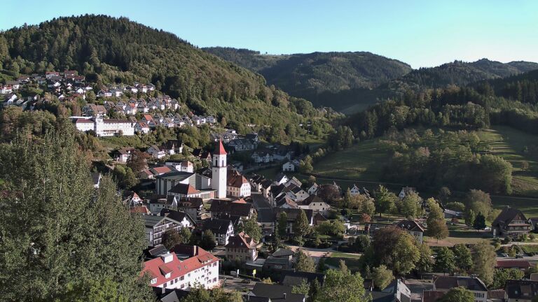 Dieses Bild zeigt eine Webcam-Aufnahme von Ottenhöfen, aufgenommen am Dienstag, den 22.09.2026 um 17:50 Uhr
