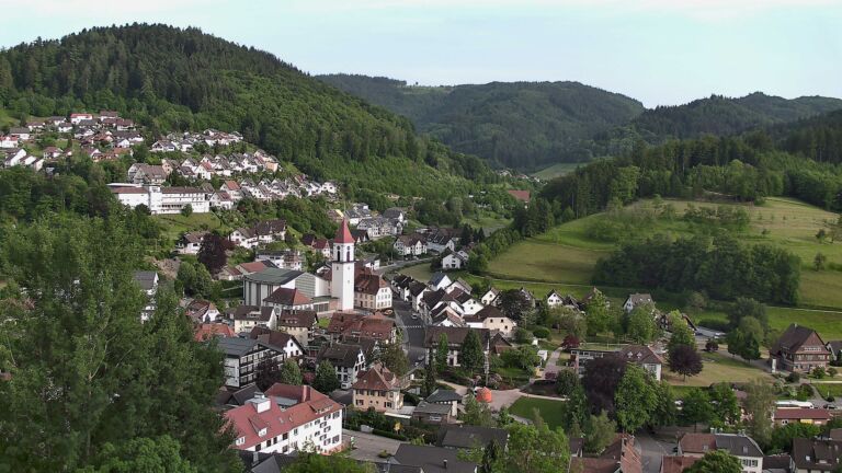 Dieses Bild zeigt eine Webcam-Aufnahme von Ottenhöfen, aufgenommen am Sonntag, den 24.05.2026 um 19:10 Uhr