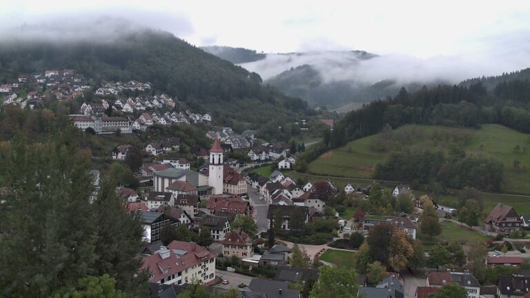 Dieses Bild zeigt eine Webcam-Aufnahme von Ottenhöfen, aufgenommen am Sonntag, den 18.10.2026 um 18:20 Uhr