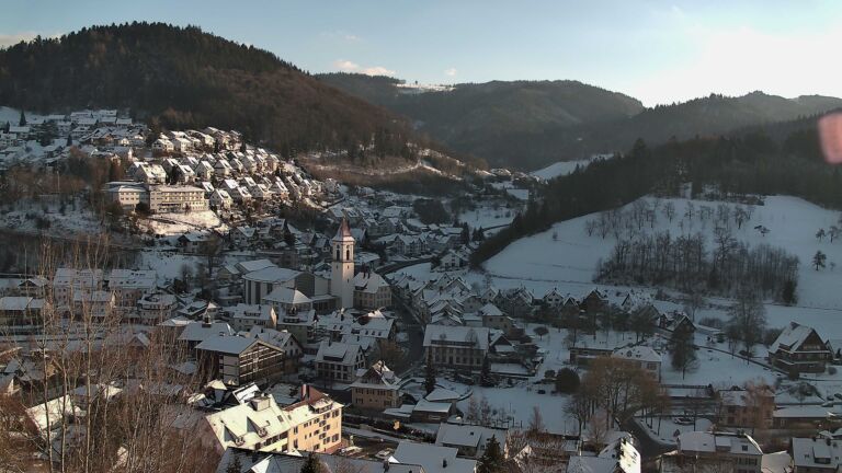 Dieses Bild zeigt eine Webcam-Aufnahme von Ottenhöfen, aufgenommen am Montag, den 05.01.2026 um 15:20 Uhr