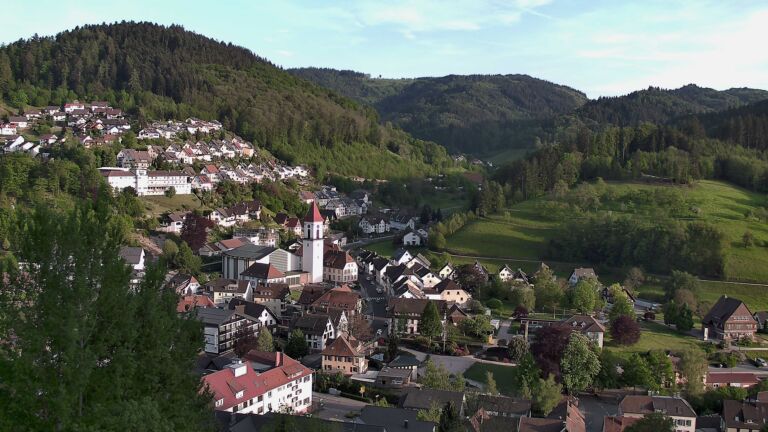Dieses Bild zeigt eine Webcam-Aufnahme von Ottenhöfen, aufgenommen am Samstag, den 02.05.2026 um 19:30 Uhr