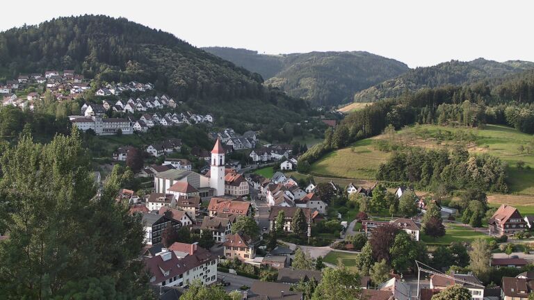 Dieses Bild zeigt eine Webcam-Aufnahme von Ottenhöfen, aufgenommen am Freitag, den 26.06.2026 um 07:00 Uhr