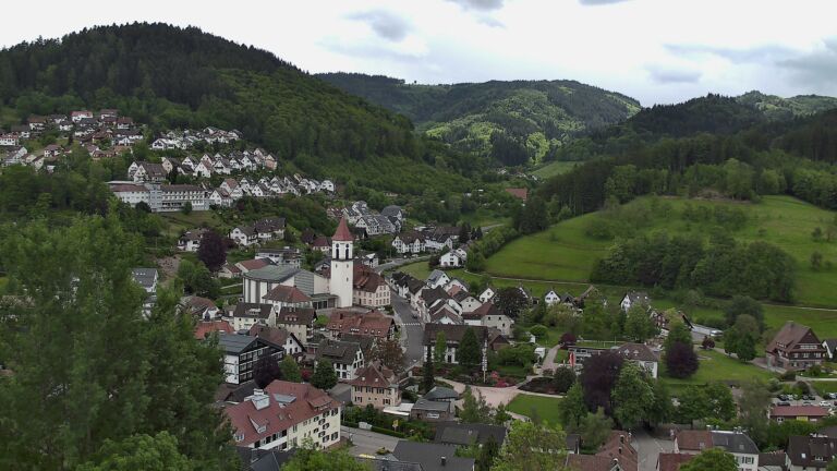 Dieses Bild zeigt eine Webcam-Aufnahme von Ottenhöfen, aufgenommen am Donnerstag, den 14.05.2026 um 13:10 Uhr