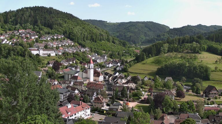 Dieses Bild zeigt eine Webcam-Aufnahme von Ottenhöfen, aufgenommen am Sonntag, den 24.05.2026 um 17:20 Uhr