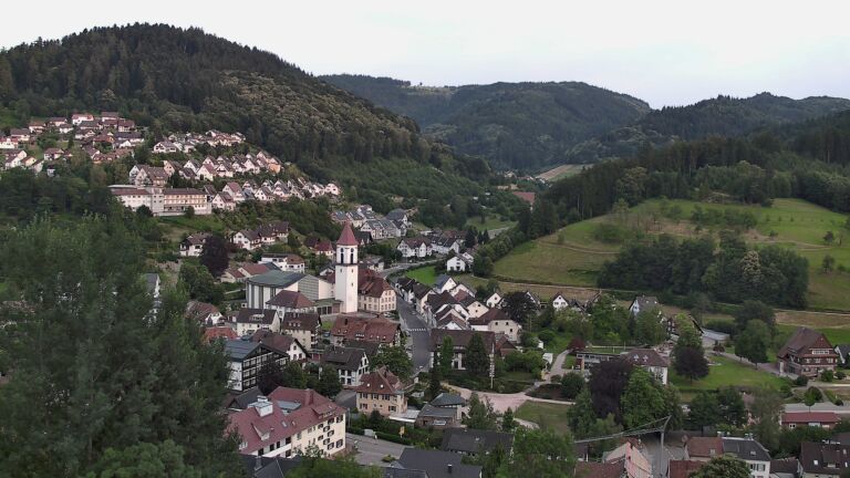 Dieses Bild zeigt eine Webcam-Aufnahme von Ottenhöfen, aufgenommen am Sonntag, den 28.06.2026 um 21:00 Uhr