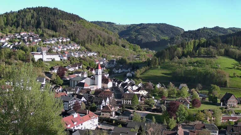 Dieses Bild zeigt eine Webcam-Aufnahme von Ottenhöfen, aufgenommen am Samstag, den 25.04.2026 um 18:50 Uhr