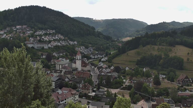 Dieses Bild zeigt eine Webcam-Aufnahme von Ottenhöfen, aufgenommen am Donnerstag, den 16.07.2026 um 13:00 Uhr
