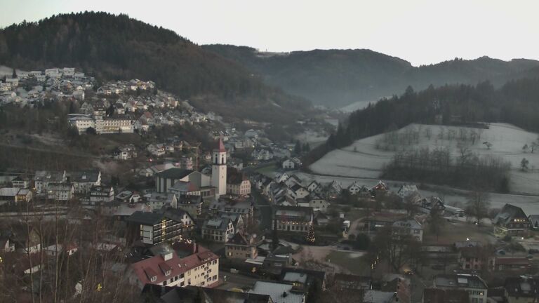 Dieses Bild zeigt eine Webcam-Aufnahme von Ottenhöfen, aufgenommen am Sonntag, den 28.12.2025 um 17:00 Uhr