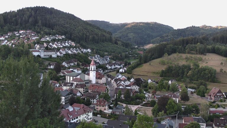 Dieses Bild zeigt eine Webcam-Aufnahme von Ottenhöfen, aufgenommen am Freitag, den 07.08.2026 um 06:50 Uhr