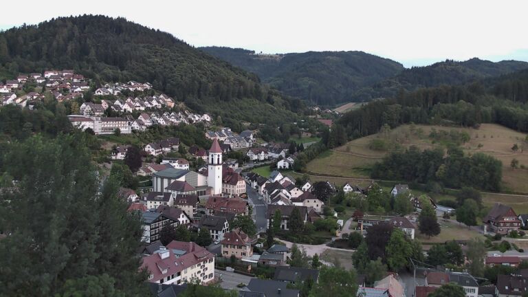 Dieses Bild zeigt eine Webcam-Aufnahme von Ottenhöfen, aufgenommen am Montag, den 13.07.2026 um 21:30 Uhr