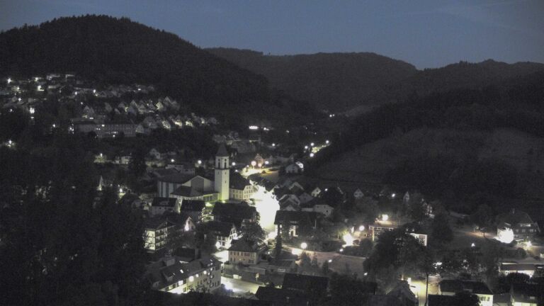 Dieses Bild zeigt eine Webcam-Aufnahme von Ottenhöfen, aufgenommen am Sonntag, den 02.08.2026 um 05:00 Uhr