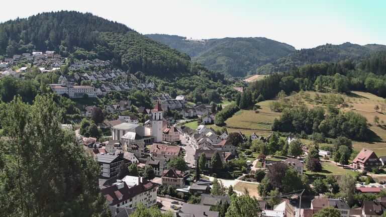 Dieses Bild zeigt eine Webcam-Aufnahme von Ottenhöfen, aufgenommen am Freitag, den 10.07.2026 um 10:50 Uhr