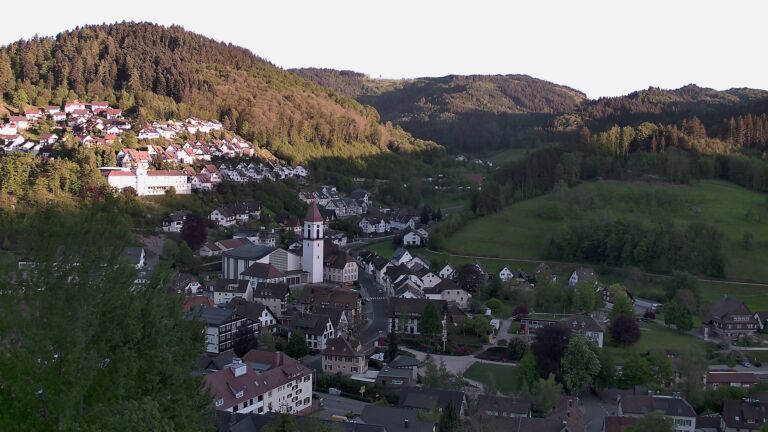 Dieses Bild zeigt eine Webcam-Aufnahme von Ottenhöfen, aufgenommen am Freitag, den 01.05.2026 um 20:00 Uhr