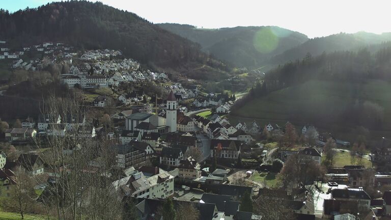 Dieses Bild zeigt eine Webcam-Aufnahme von Ottenhöfen, aufgenommen am Donnerstag, den 18.12.2025 um 12:50 Uhr