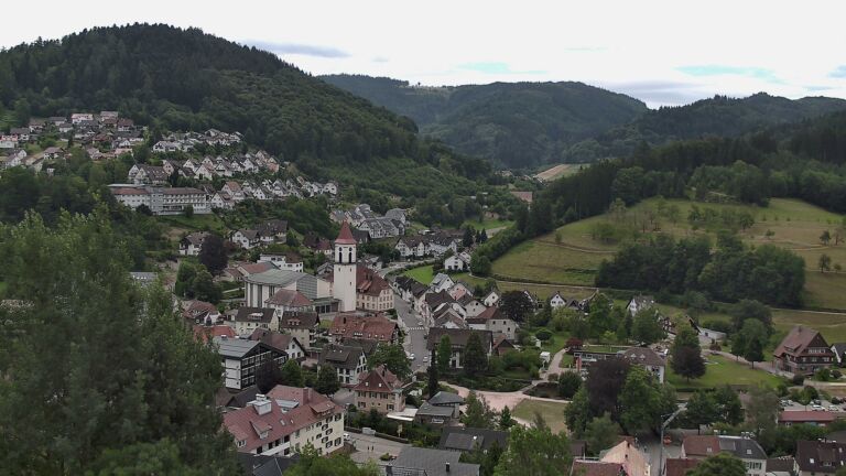 Dieses Bild zeigt eine Webcam-Aufnahme von Ottenhöfen, aufgenommen am Mittwoch, den 08.07.2026 um 12:00 Uhr