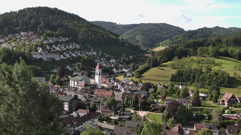 Dieses Bild zeigt eine Webcam-Aufnahme von Ottenhöfen, aufgenommen am Sonntag, den 07.06.2026 um 08:40 Uhr