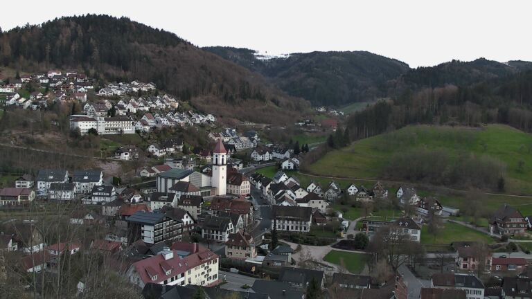 Dieses Bild zeigt eine Webcam-Aufnahme von Ottenhöfen, aufgenommen am Mittwoch, den 01.04.2026 um 19:50 Uhr