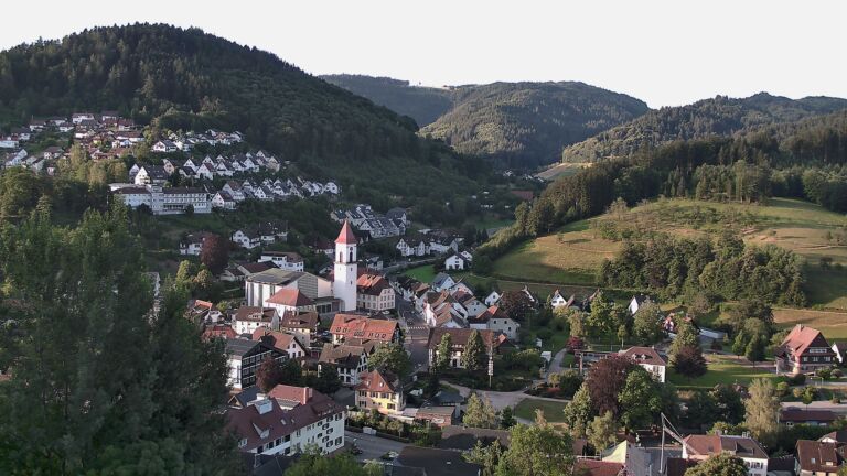 Dieses Bild zeigt eine Webcam-Aufnahme von Ottenhöfen, aufgenommen am Montag, den 06.07.2026 um 06:50 Uhr