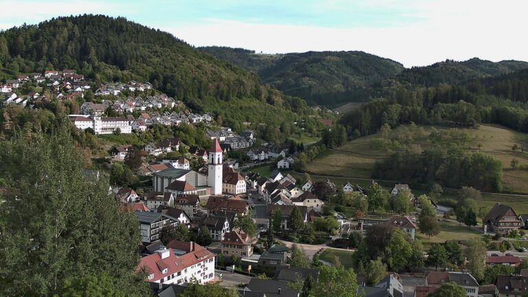 Dieses Bild zeigt eine Webcam-Aufnahme von Ottenhöfen, aufgenommen am Dienstag, den 01.09.2026 um 18:20 Uhr