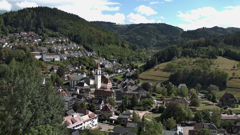 Dieses Bild zeigt eine Webcam-Aufnahme von Ottenhöfen, aufgenommen am Montag, den 31.08.2026 um 15:50 Uhr