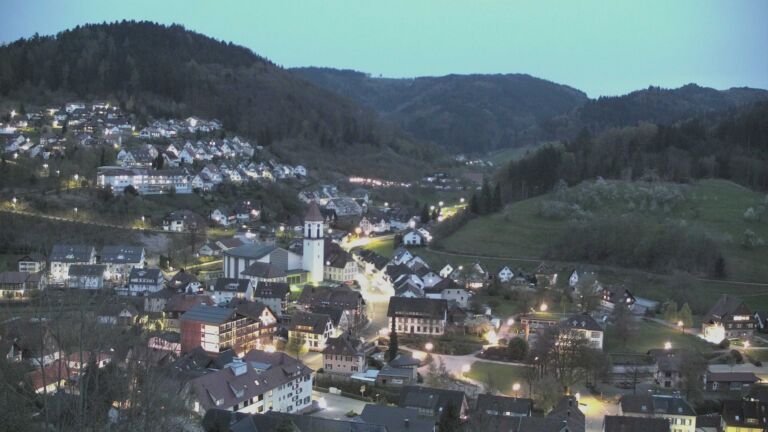 Dieses Bild zeigt eine Webcam-Aufnahme von Ottenhöfen, aufgenommen am Freitag, den 10.04.2026 um 20:40 Uhr