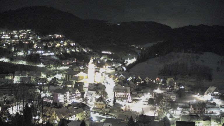 Dieses Bild zeigt eine Webcam-Aufnahme von Ottenhöfen, aufgenommen am Sonntag, den 04.01.2026 um 19:30 Uhr