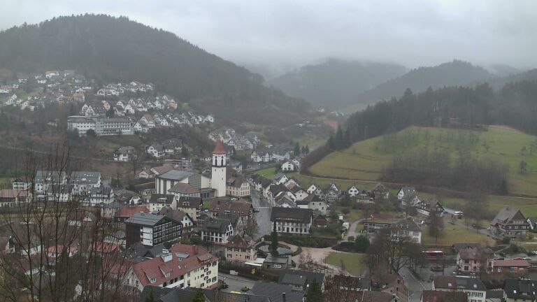 Dieses Bild zeigt eine Webcam-Aufnahme von Ottenhöfen, aufgenommen am Montag, den 26.01.2026 um 13:50 Uhr